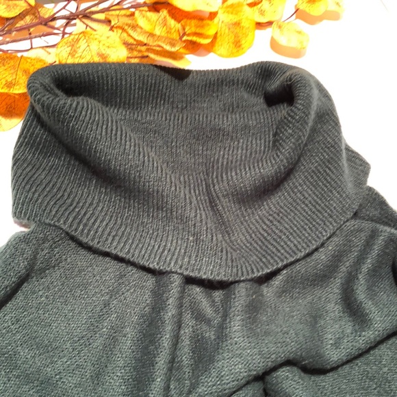 2/15$ Urban Plant cowlneck sweater - Picture 3 of 6
